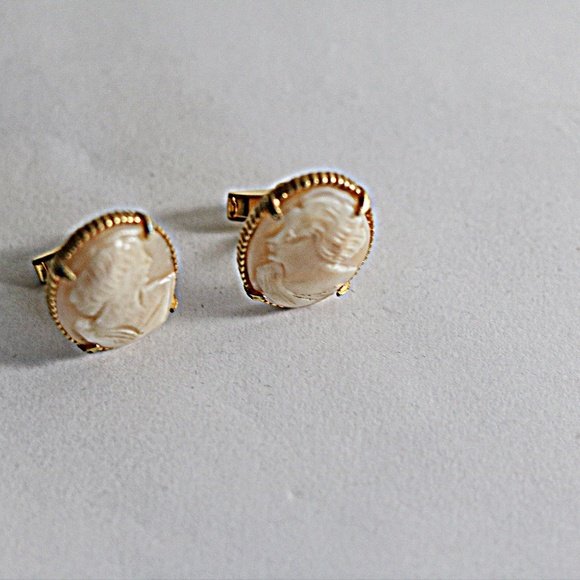 Cameo cufflinks - Picture 1 of 2